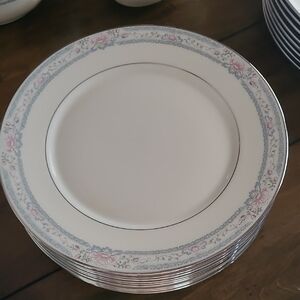 Lenox China "Charleston" 10 3/4" Dinner plates